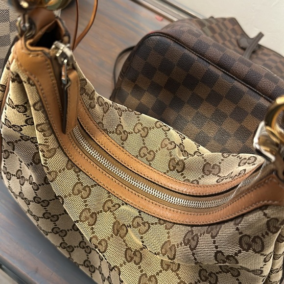 Gucci Signature Hobo with gold G hardware. - Picture 5 of 7